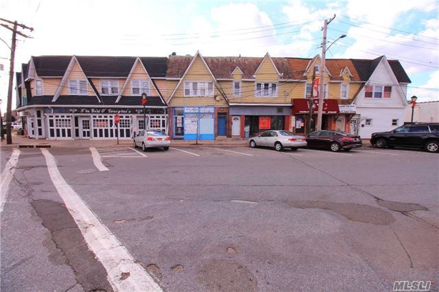 6 Davison Plz, East Rockaway, NY 11518